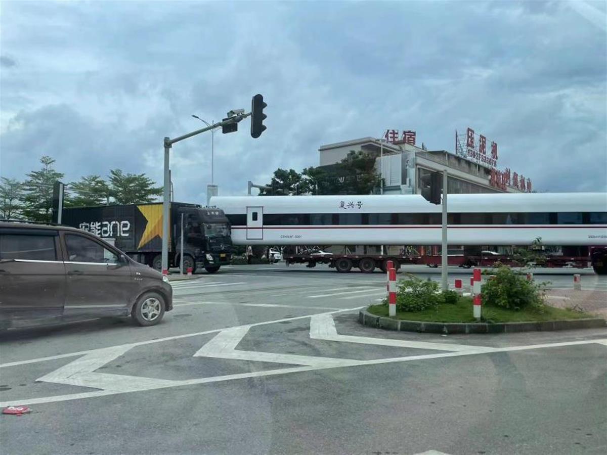 “复兴号”列车车厢转运过程中被货车追尾，潮州交警：双方司机均无大碍