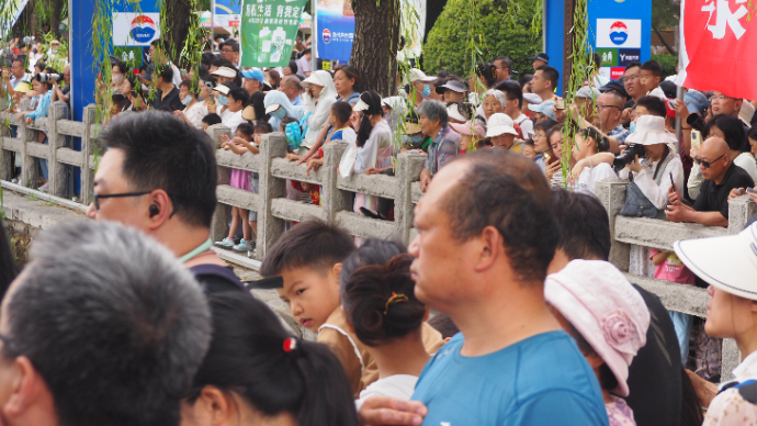 果然视频|大明湖畔数万人犹如潮涌，仿佛过节一般