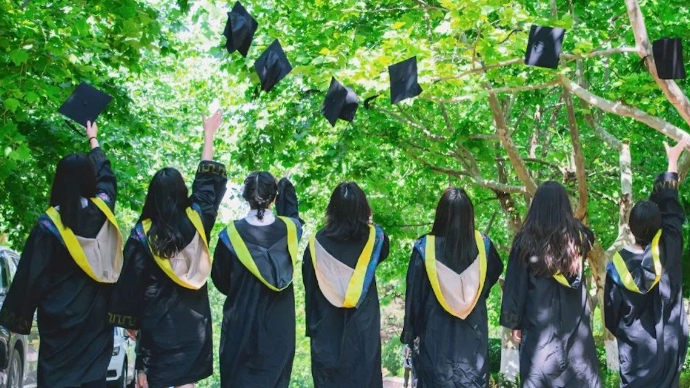 青年说｜把毕业典礼开成演唱会的青岛大学，今夏又来“整活儿”了