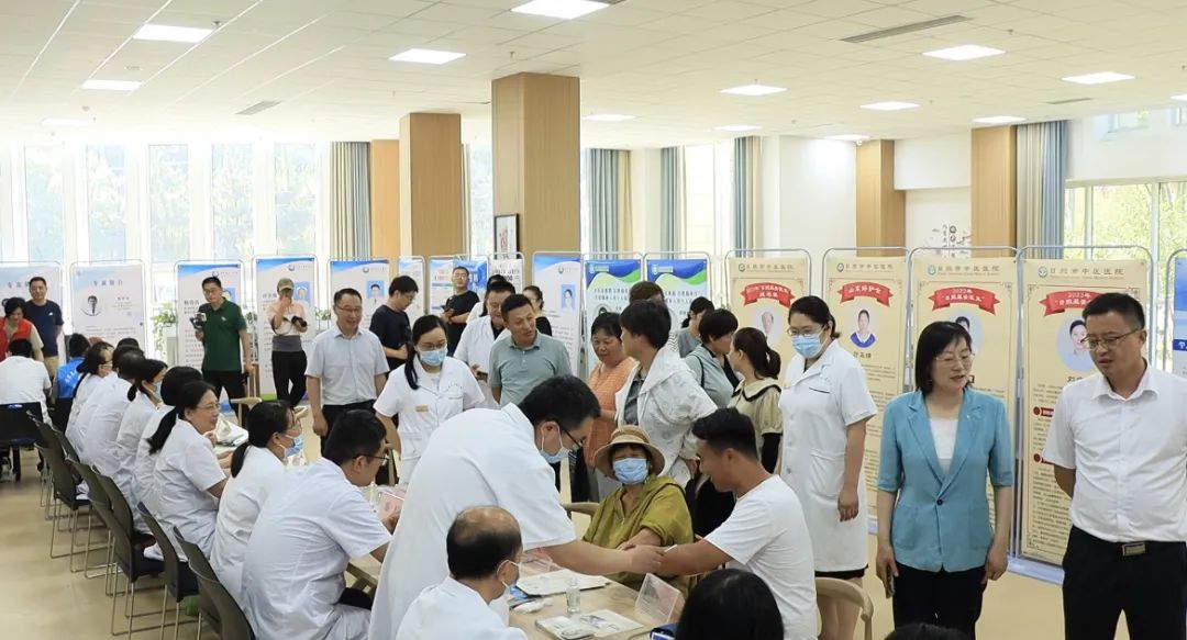 “名医走基层 志愿服务行”，日照市中医医院到岚山开展义诊活动