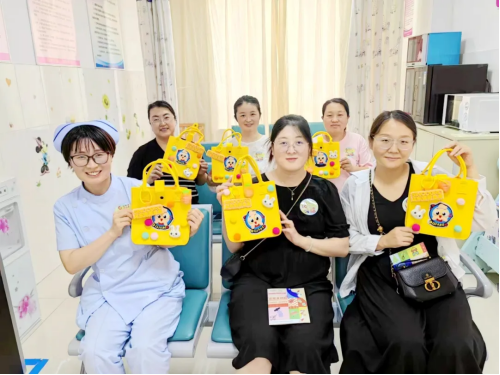 五莲县人民医院开展孕妈妈手工课活动