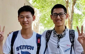 神仙同桌同上清北！来自青岛58中，一个703分，一个696分