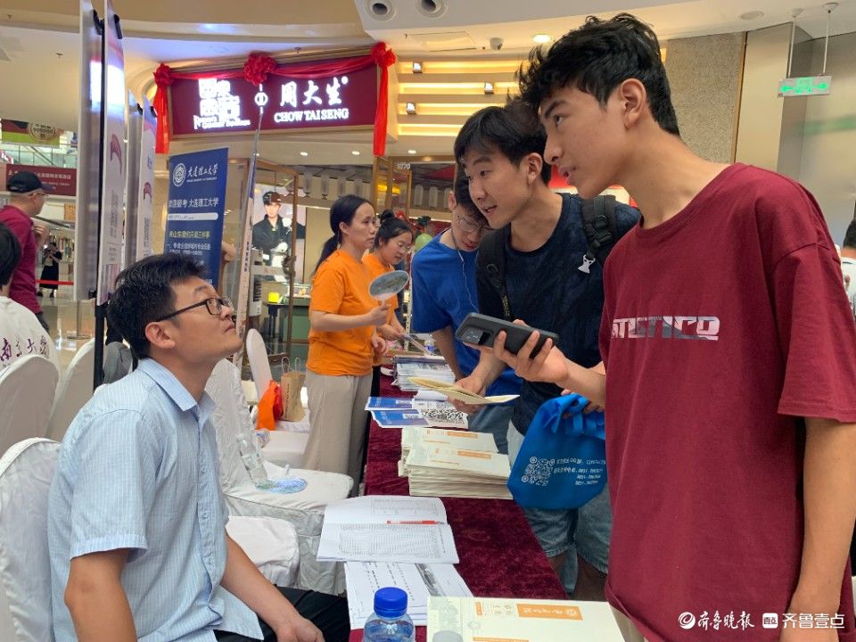 直击现场丨山东高招会枣庄分会场上百所高校，等你来“问招”