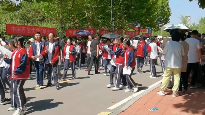 果然视频|泰安一中（新校区）学子趁课间提前熟悉大学