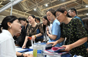 临近中午，中招会热度不减