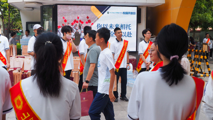 果然视频|山师附中校园开放日，欢迎中考生体验校园生活