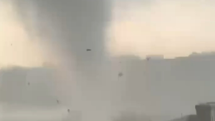 菏泽东明突发龙卷风！