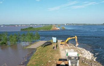 内外水位落差逐渐缩小，洞庭湖决堤口最快今日下午开始合龙