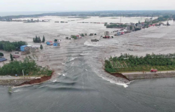 湖南洞庭湖一线堤防决口险情：堤坝决口缩小6米