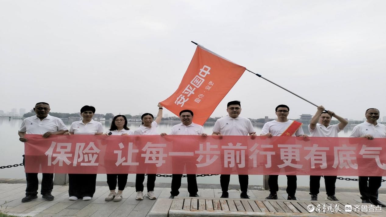 为营造热烈的宣传气氛,平安人寿聊城中支在辖内led屏投放宣传标语,并