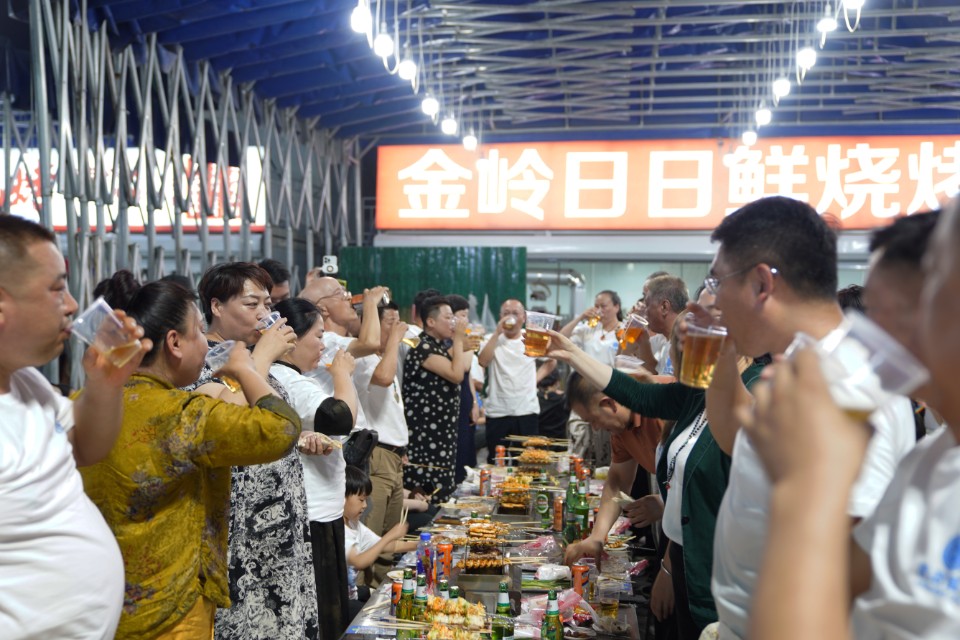 齐鲁美食节嗨翻天！食客汇聚感受不一样的仲夏之夜