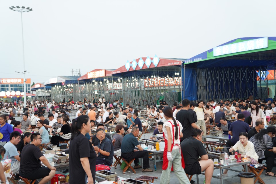 齐鲁美食节嗨翻天！食客汇聚感受不一样的仲夏之夜