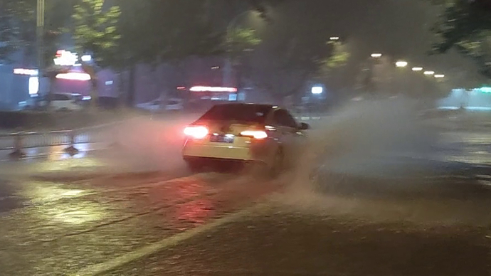 果然视频|凌晨4点 直击枣庄市中降雨现场