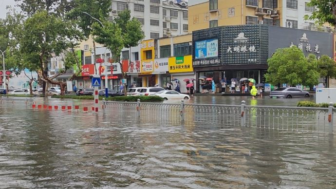 壹直播| 直击枣庄暴雨现场