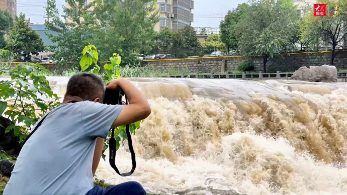 果然视频｜暴雨过后枣庄西沙河现“瀑布”景观引市民拍照