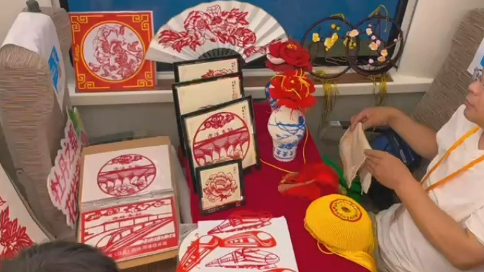 日兰高铁全线贯通，剪纸亮相高铁车厢