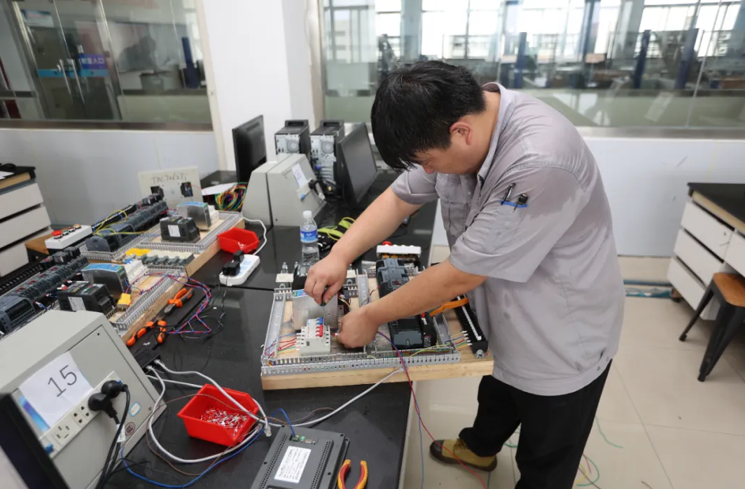 威海市总工会成功举办中式烹调师,电工职业技能竞赛