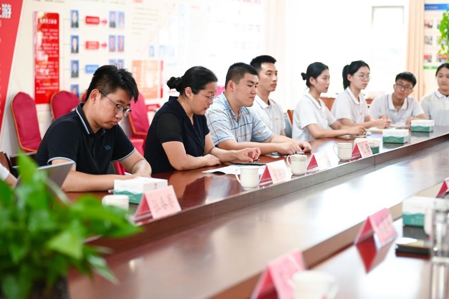 沂南县大庄镇退役军人服务站站长卢恺君高度赞扬大学生积极投身于以