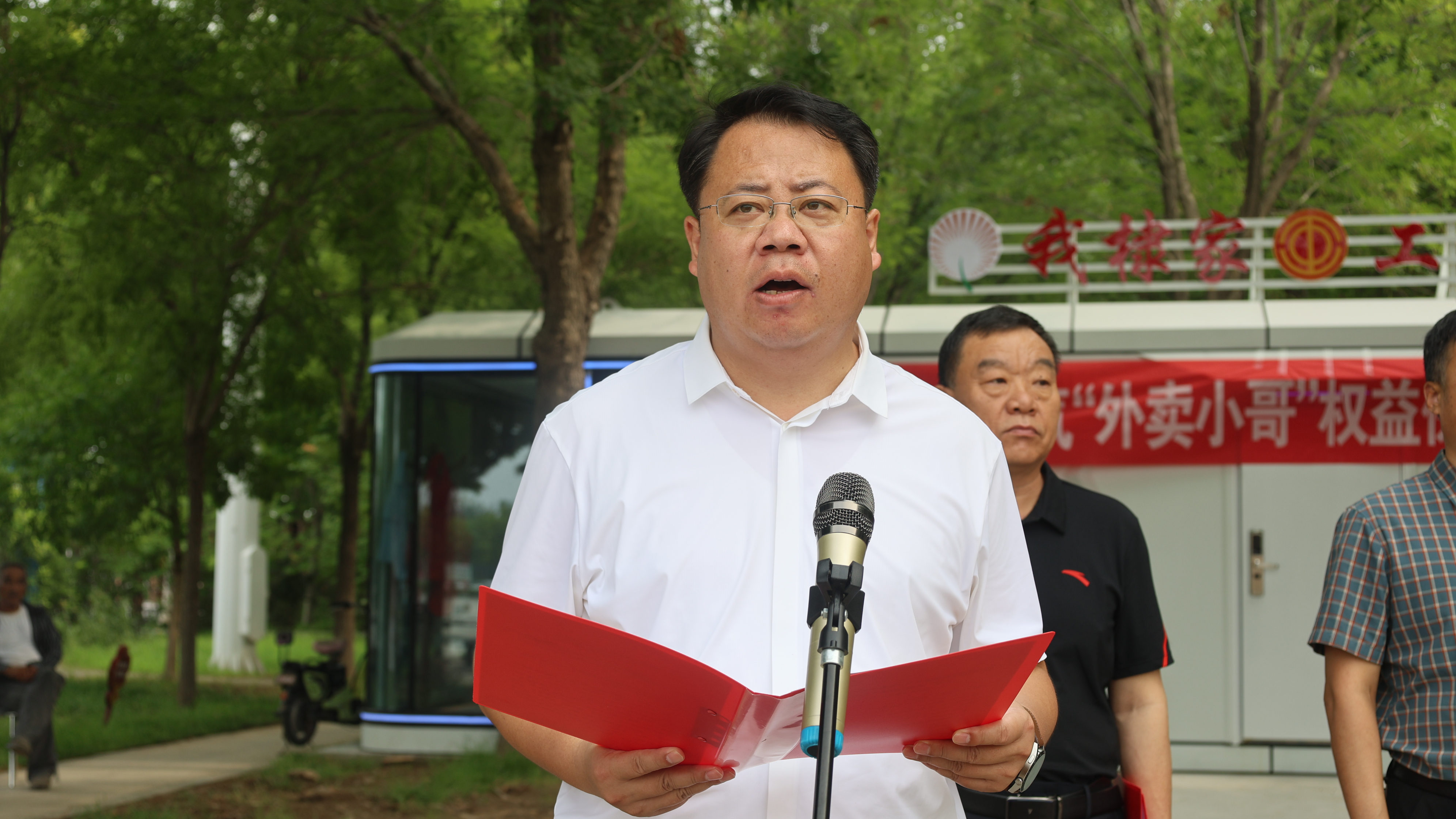 无棣县棣丰街道举行"外卖小哥"权益保障"六送"活动启动仪式