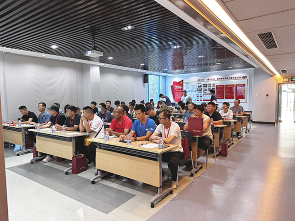 烟台福彩观摩团见证刮刮乐印制全过程，每分钟可印制150米