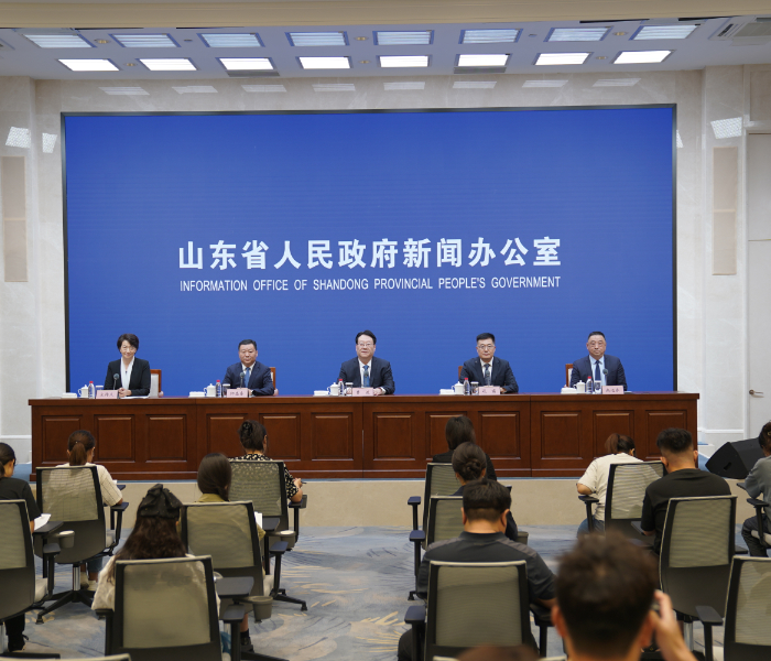 目前，山东省的畜禽核心种源自给率已经达到了75%，主要畜禽良种覆盖率达到94%以上，据测算，畜禽良种对畜牧业发展的贡献率超过40%。有力保障了全省畜牧业高质量发展。