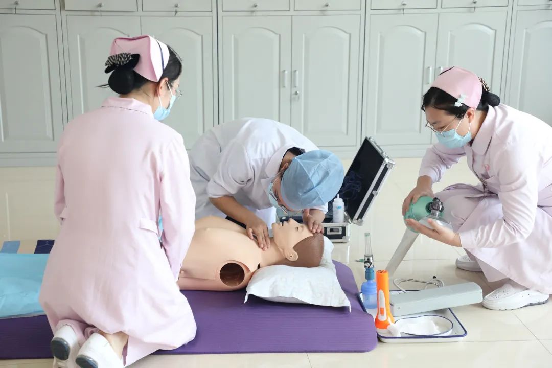 临沂市妇幼保健院42名临床医护人员技能大比武