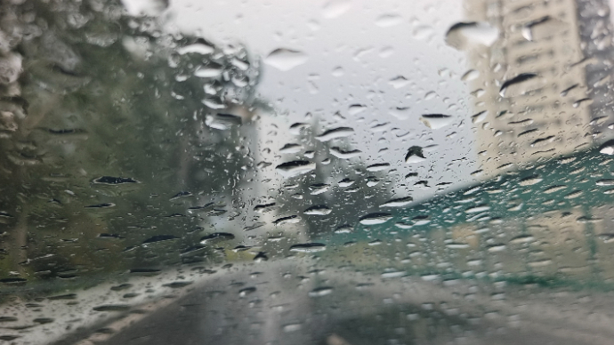 果然视频|突降急雨，济南街头暑热顿时消散