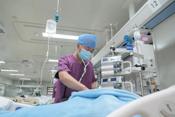 用专业诠释仁心，用行动担起责任！致敬日照港口医院的他们