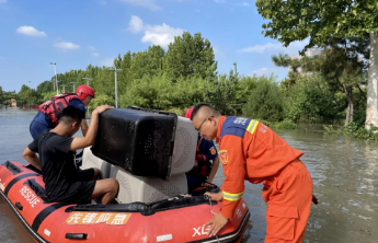 四个100|应对汛情，潍坊市多个志愿服务组织积极防汛抢险