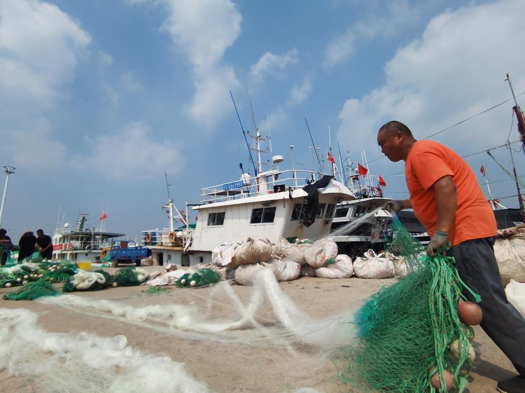 山东东营：等开海！广利港一片繁忙