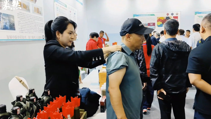 快闪丨好吃又好逛！山东团亮相援疆省市军创企业产品展示交流会