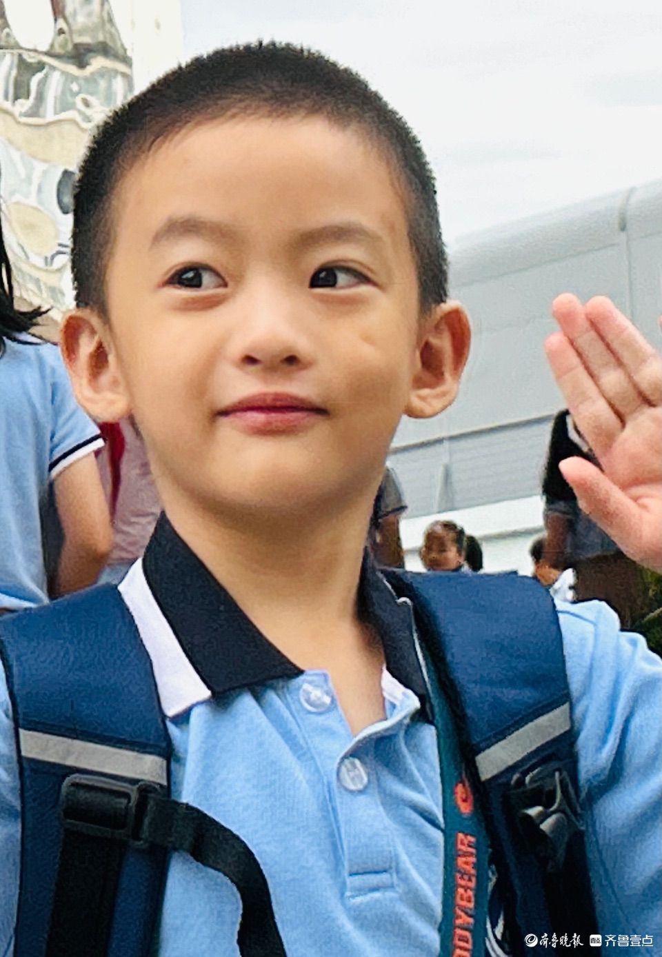 笑脸迎新！全国中小学陆续开学