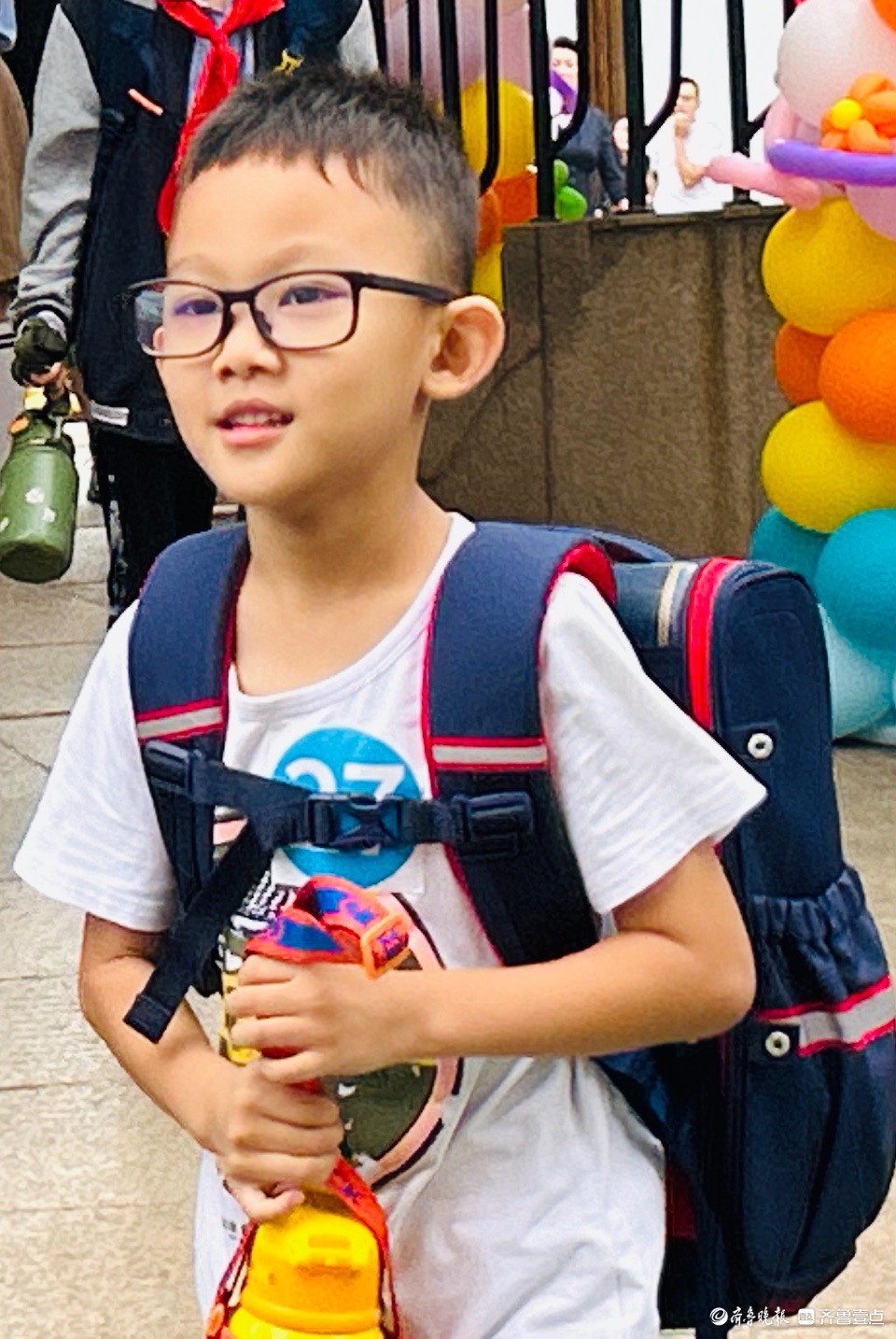 笑脸迎新！全国中小学陆续开学