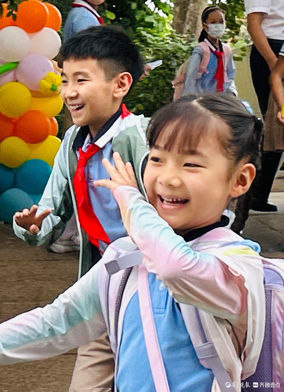 笑脸迎新！全国中小学陆续开学