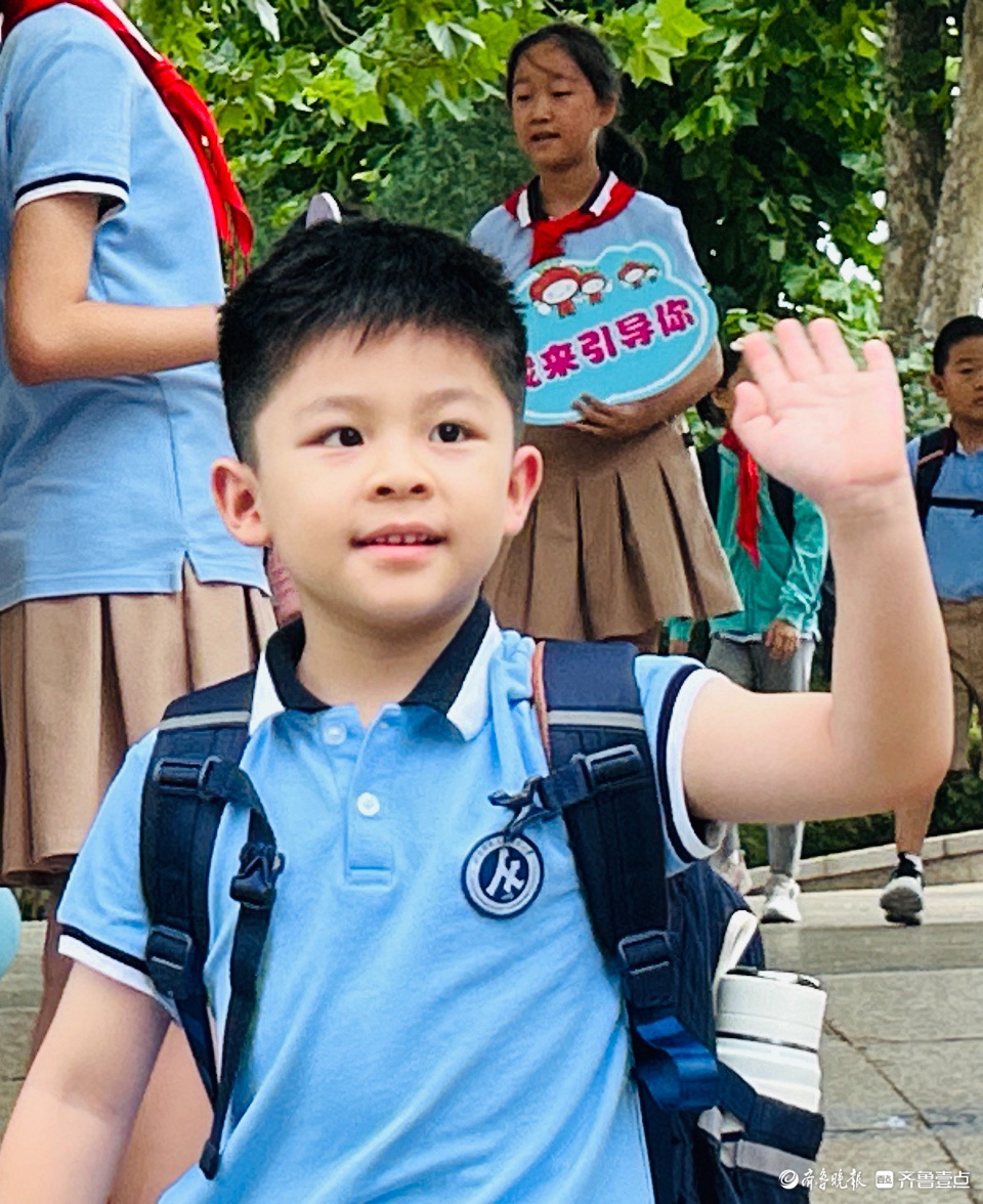 笑脸迎新！全国中小学陆续开学