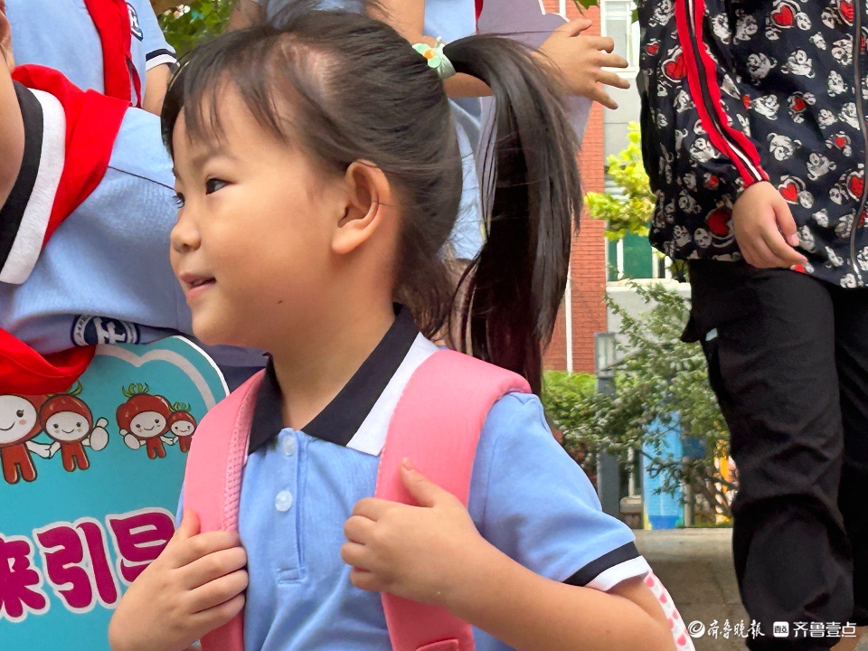 笑脸迎新！全国中小学陆续开学