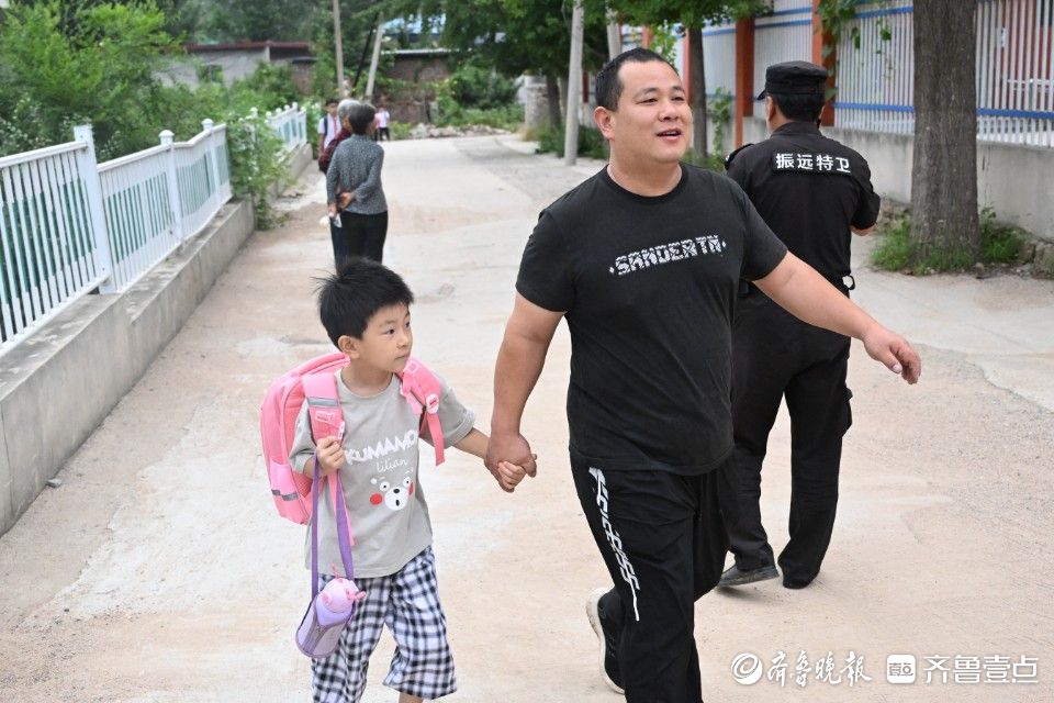 新书包新衣服新伙伴！一年级新生开学啦