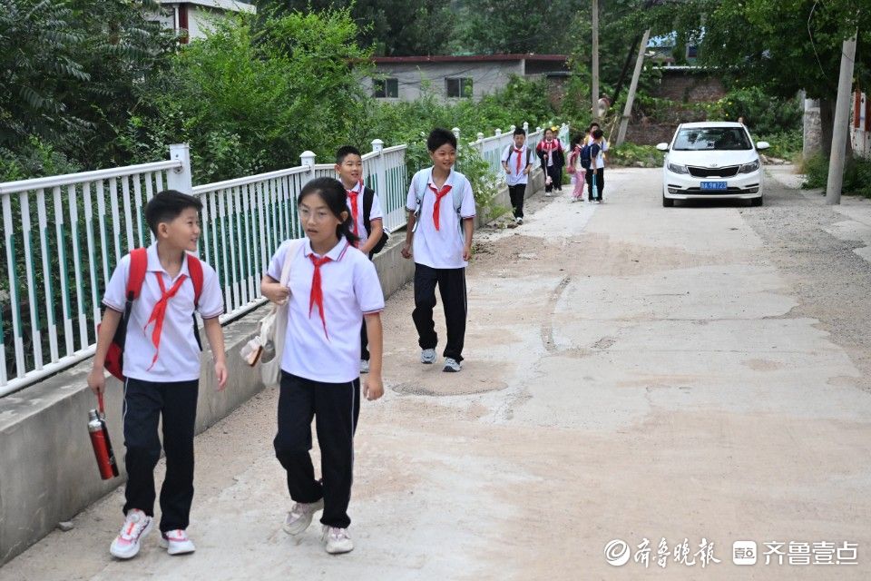 新书包新衣服新伙伴！一年级新生开学啦