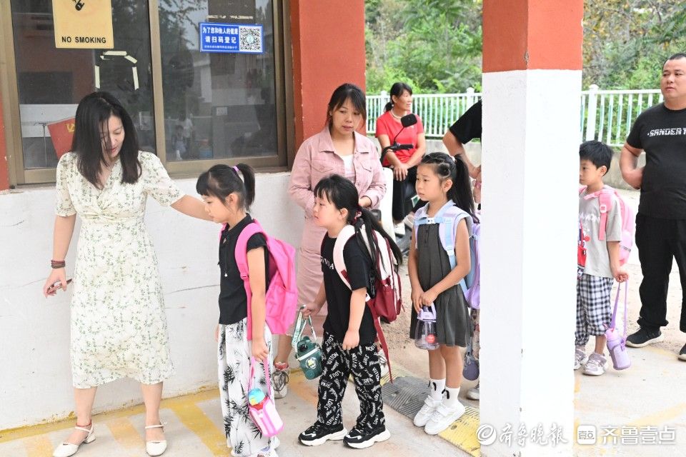 新书包新衣服新伙伴！一年级新生开学啦