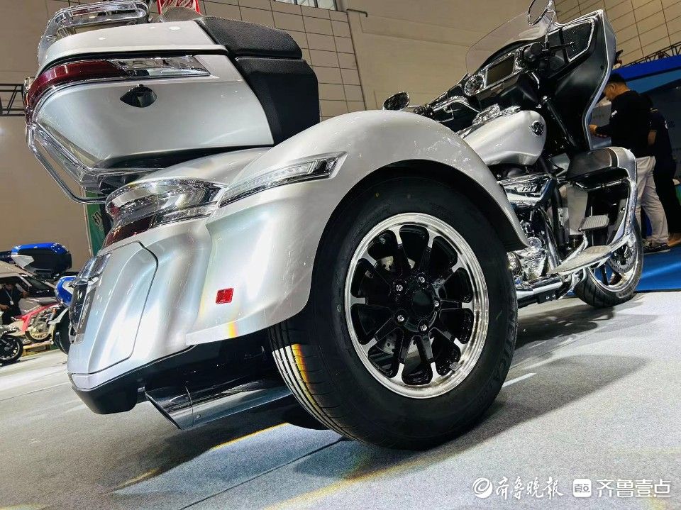 第50届齐鲁国际车展上，摩托车“大军”阵容强大