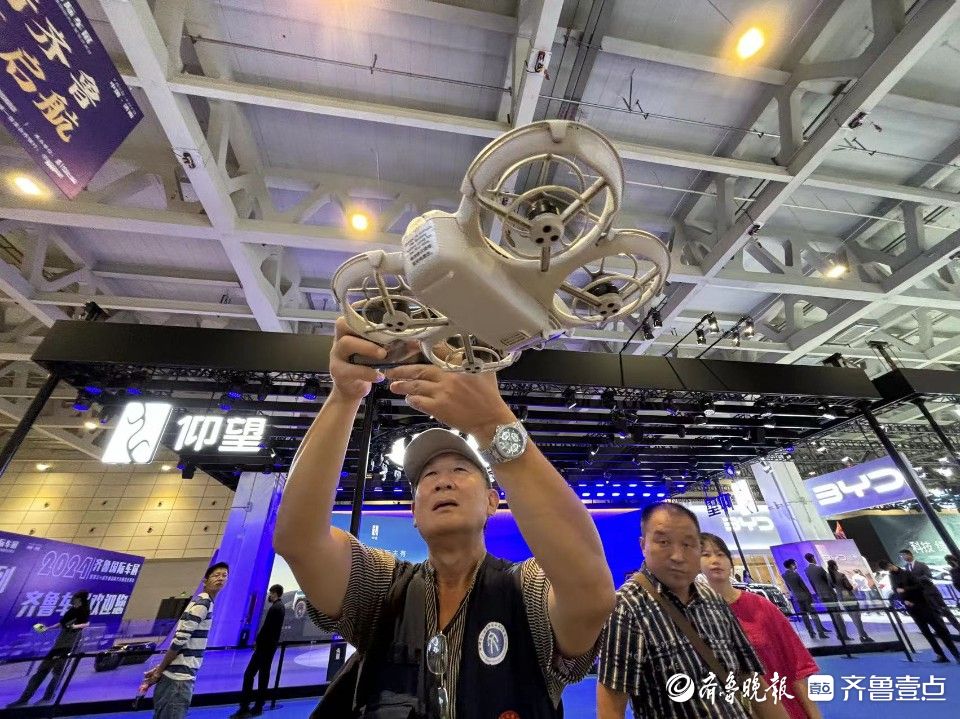 掌上起飞语音控制，大疆新品无人机亮相齐鲁影像器材嘉年华
