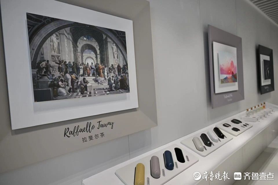智己展台统一色系，诠释科技与艺术的完美结合