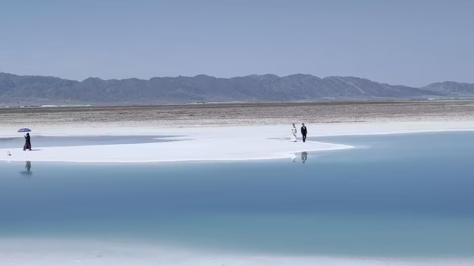 斑斓静谧的大柴旦盐湖，人间绝美