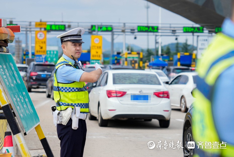 团圆时刻|烟台高速交警张相英：疏堵保畅，假期首日一站五小时