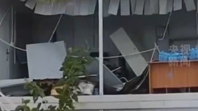 台风现场雨势猛烈，白茫茫一片！记者直击：完全睁不开眼睛