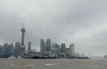 “最强台风”登陆上海，记者连线：外卖已恢复，两大机场恢复通行