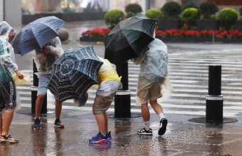 中国“风云卫星家族”持续监测台风“贝碧嘉”动向