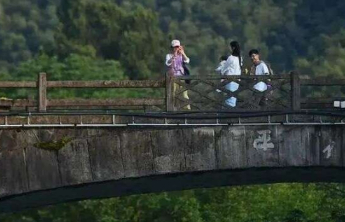 假期去县城反向旅游，不只有性价比