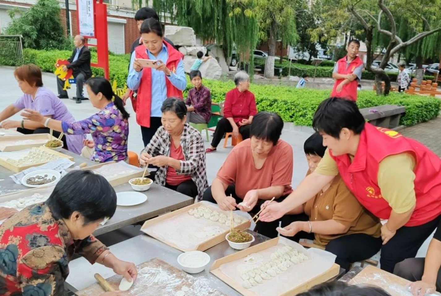 广饶街道月河社区开展“围炉煮饺话睦邻 月圆人和幸福家”活动