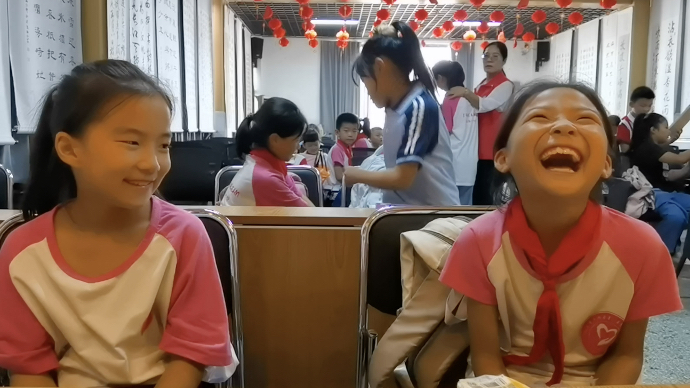 青年说｜给留守儿童一个“家”的他们，是老师也是“妈妈”